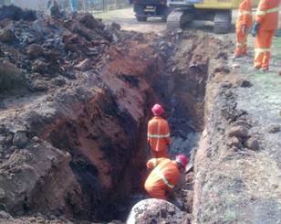 Site Operatives working in deep trenches with required PPE